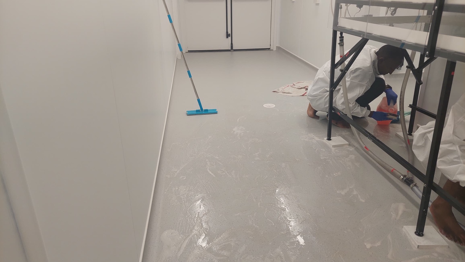 Nadif team performing controlled cleaning in a lab facility
